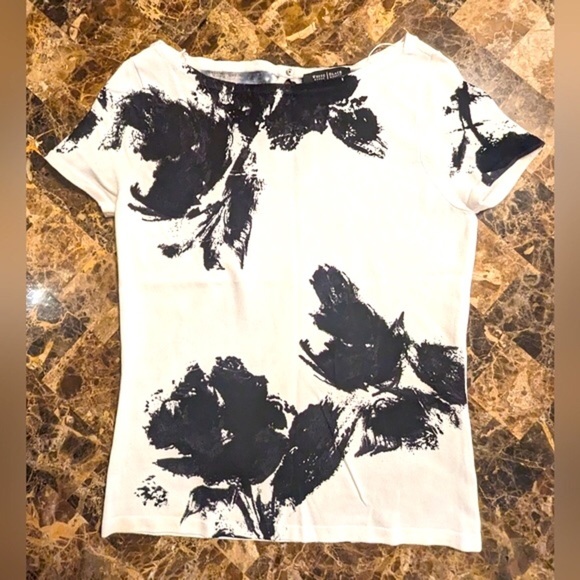 5/$25. White House Black Market Floral Print Sweater - Picture 3 of 6